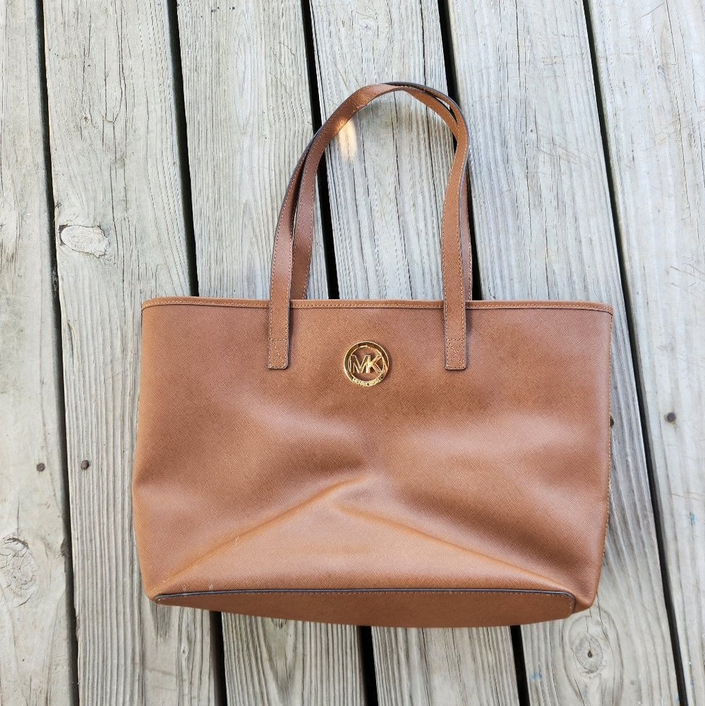 Michael kors jet set travel purse